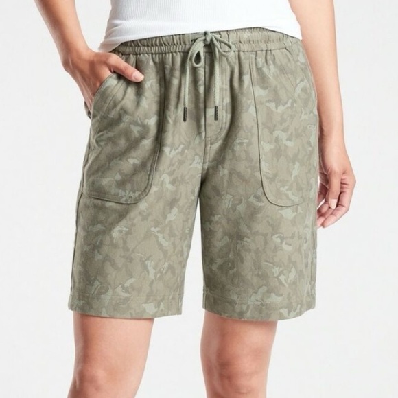 Athleta Pants - Athleta Farallon Short Bermuda Cotton Camo Olive Green Casual Lounge Travel 0